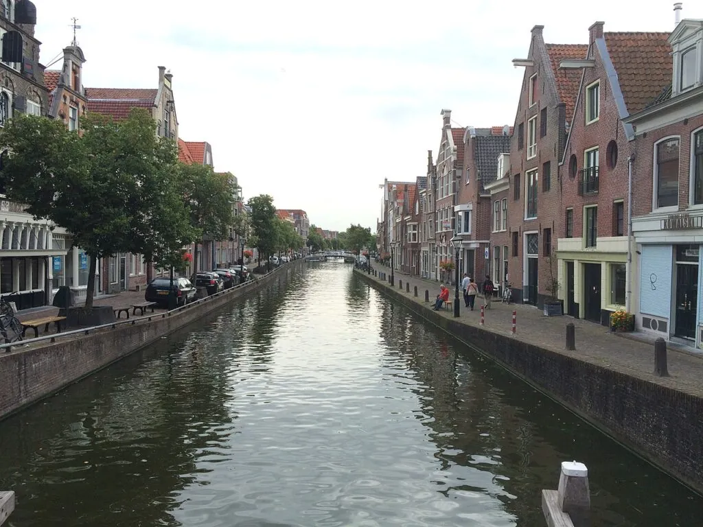 Reizen vanuit Alkmaar naar Hairtec - gracht